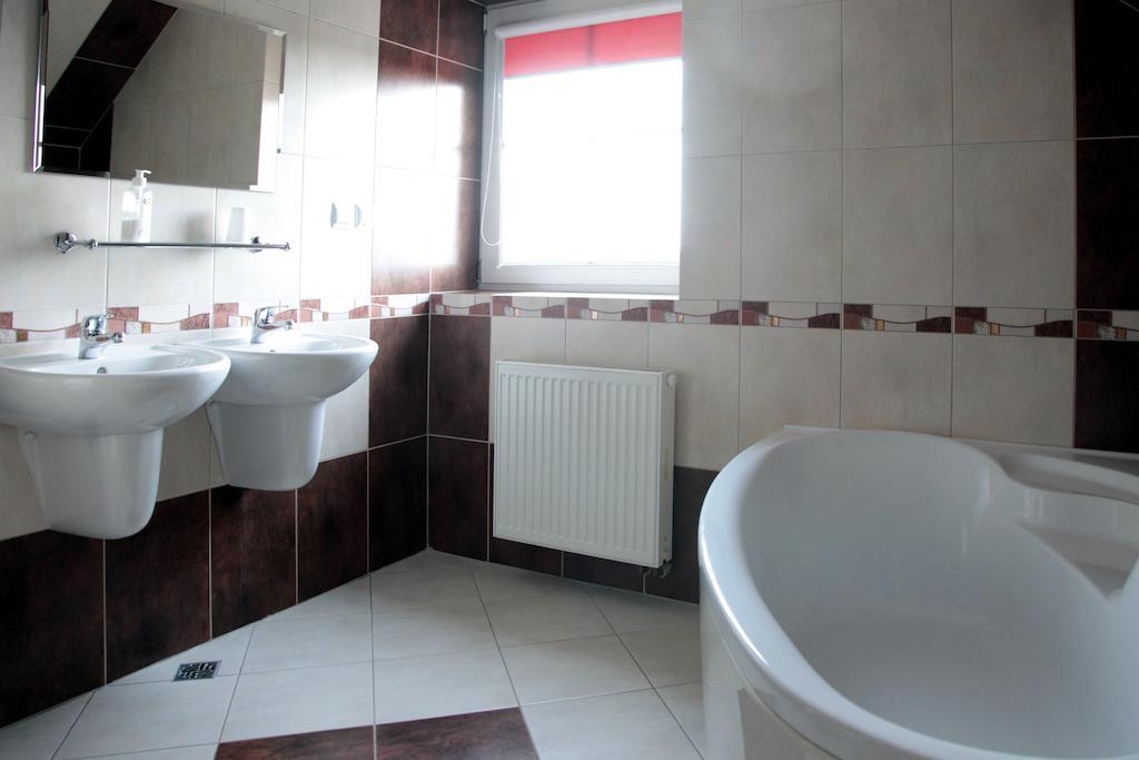 Hotel Kameleon Tarnobrzeg Habitación foto